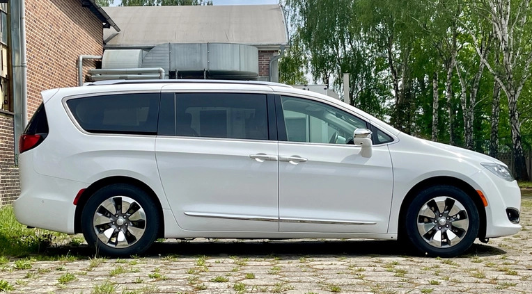 Chrysler Pacifica cena 134900 przebieg: 74800, rok produkcji 2018 z Lędziny małe 497